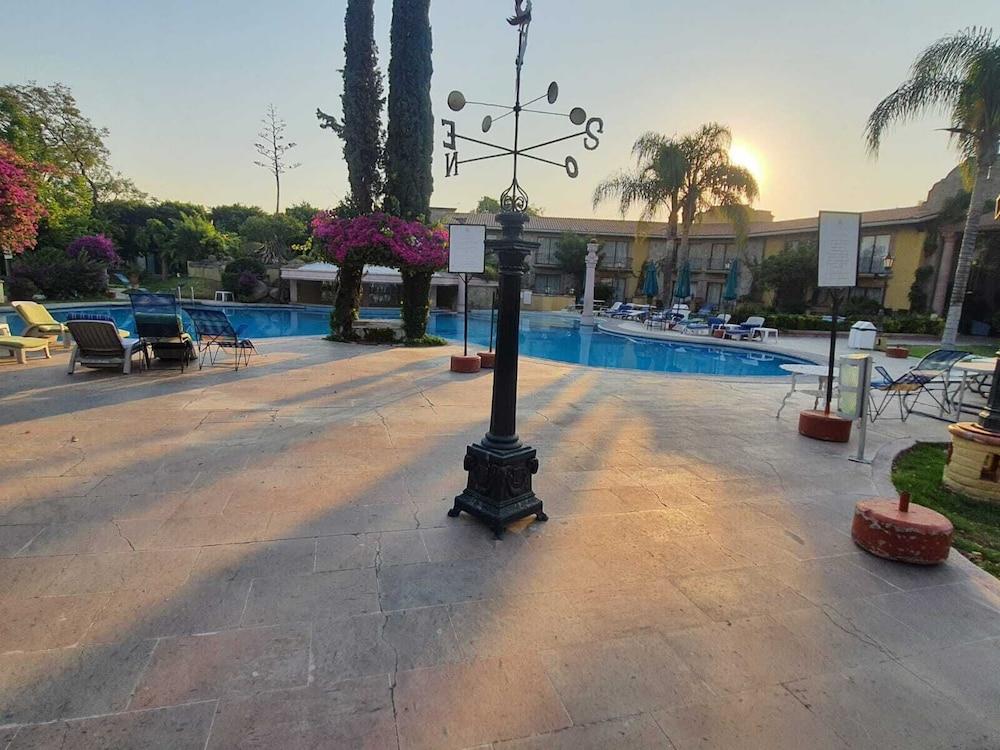 Gran Hotel Hacienda De La Noria Aguascalientes Eksteriør billede The pool at the hotel