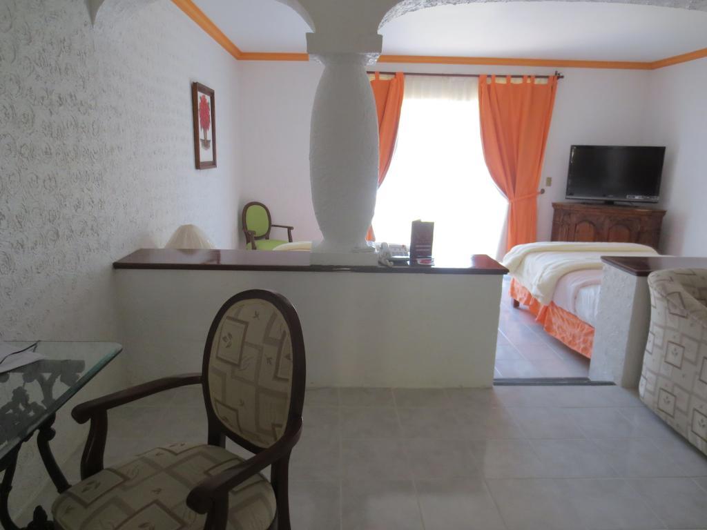 Gran Hotel Hacienda De La Noria Aguascalientes Eksteriør billede A studio apartment
